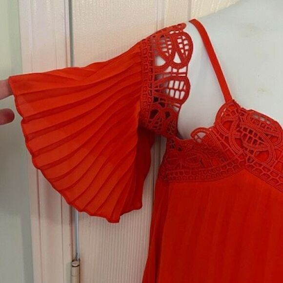 Gianni Bini Orange Cold Shoulder Pleated Flowing Babydoll Dress Size Medium Holi - Picture 3 of 6
